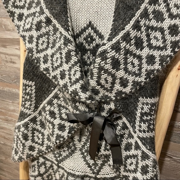 Vest - Picture 2 of 6